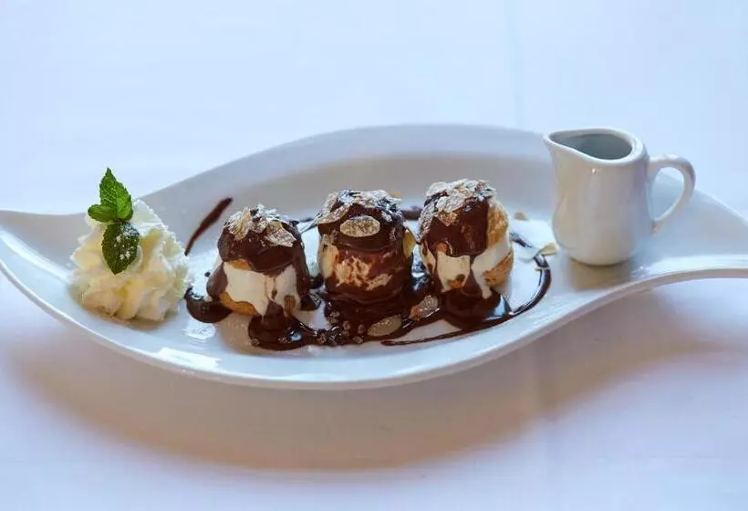 ホテル Brasserie Au Violon