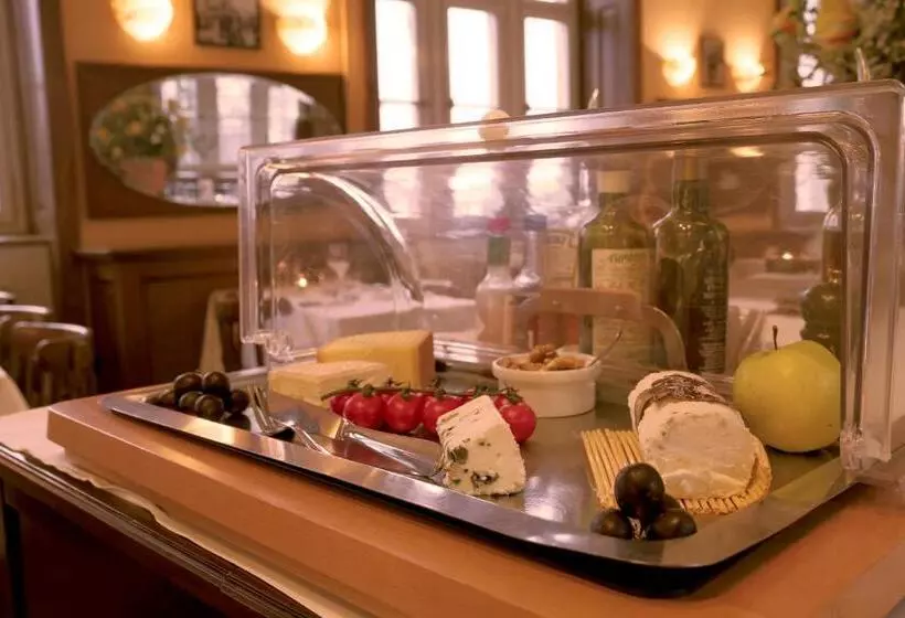 ホテル Brasserie Au Violon