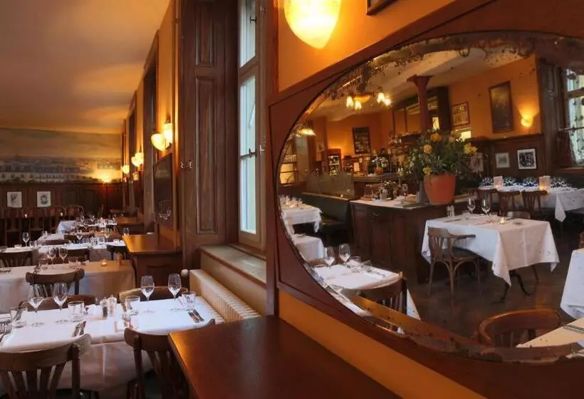 ホテル Brasserie Au Violon