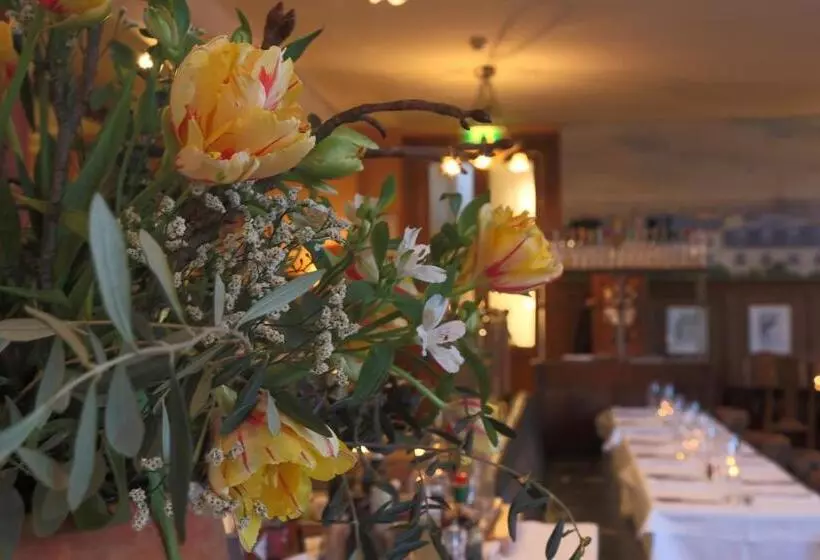 ホテル Brasserie Au Violon