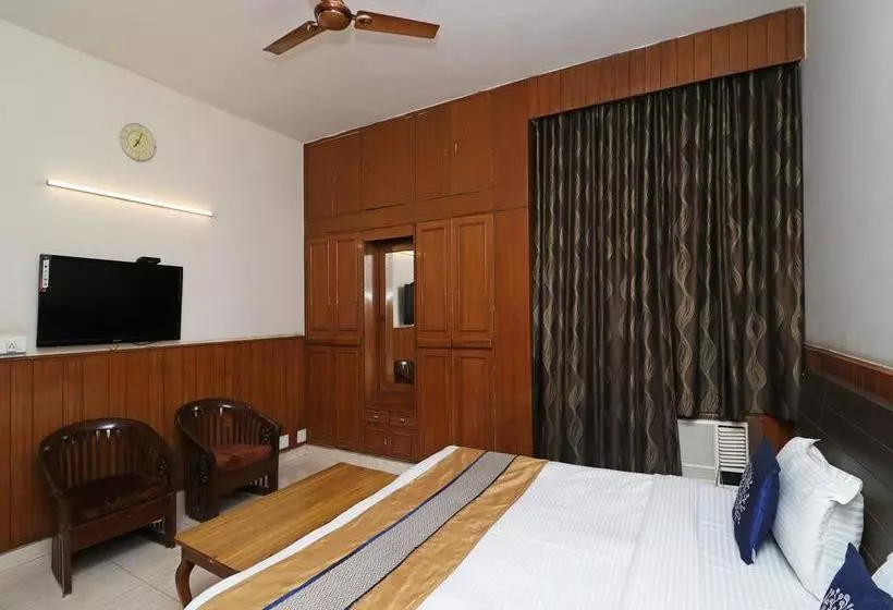 ホテル Oyo 10177 A Gulshan Continental