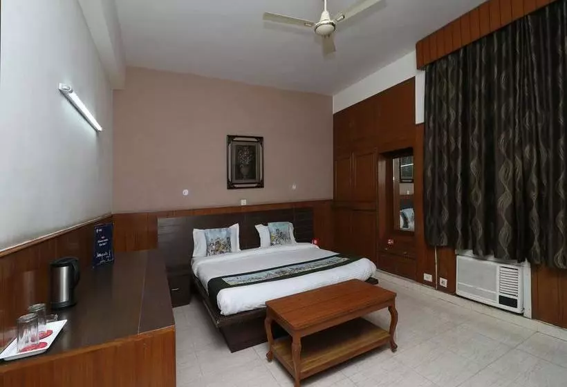 ホテル Oyo 10177 A Gulshan Continental