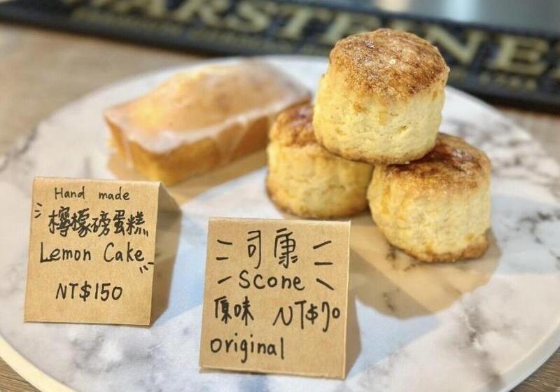 Old Door Hostel & Bar