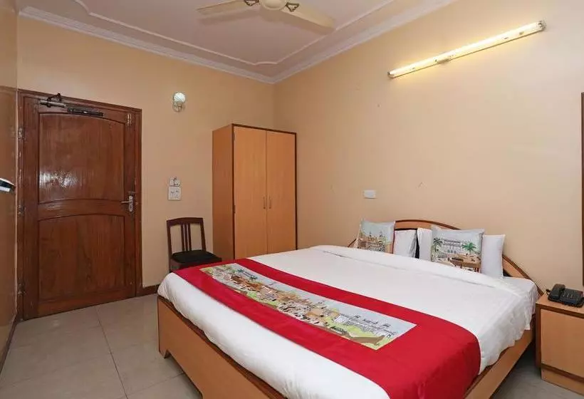 Oyo 10282 Hotel Rishi