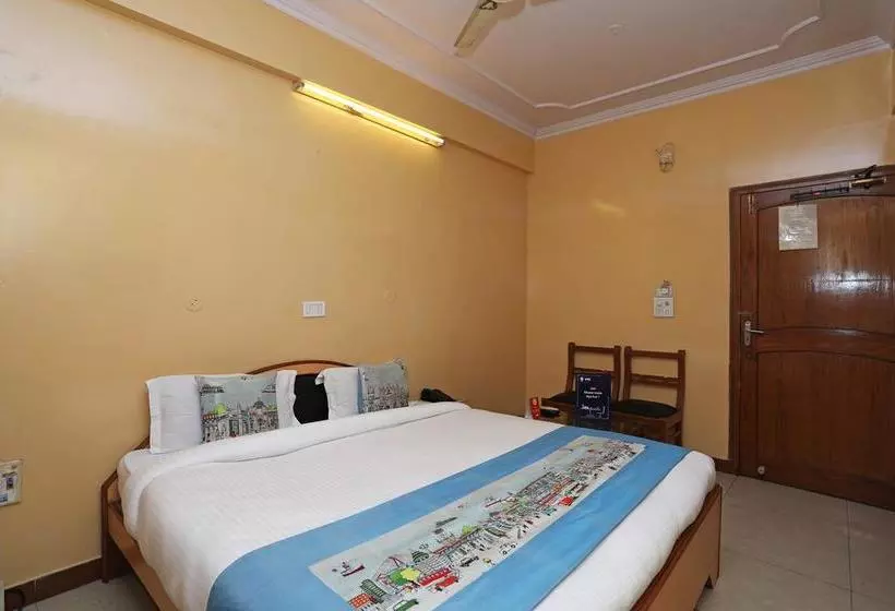Oyo 10282 Hotel Rishi