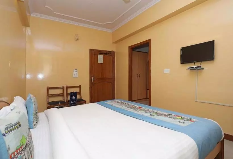 Oyo 10282 Hotel Rishi