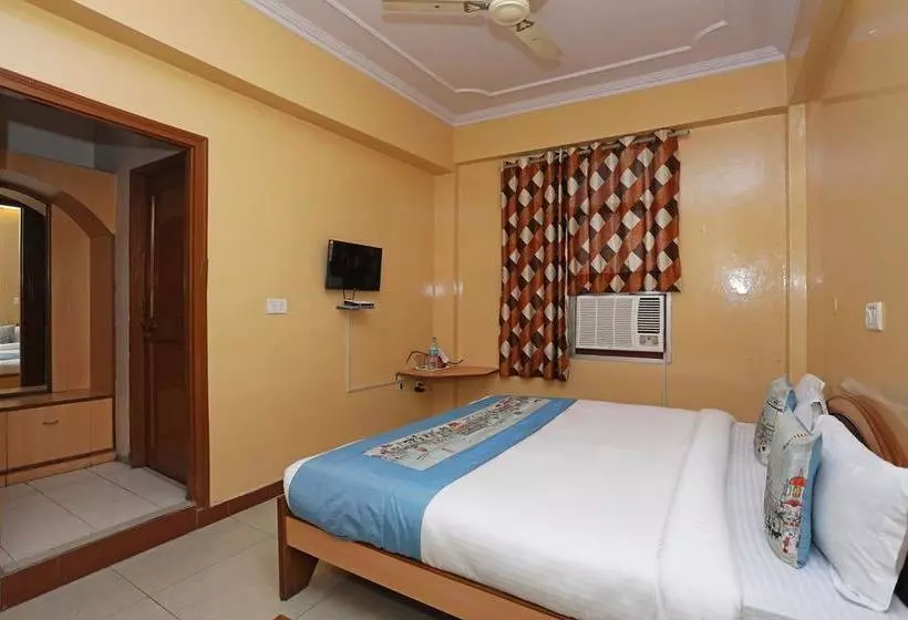 Oyo 10282 Hotel Rishi