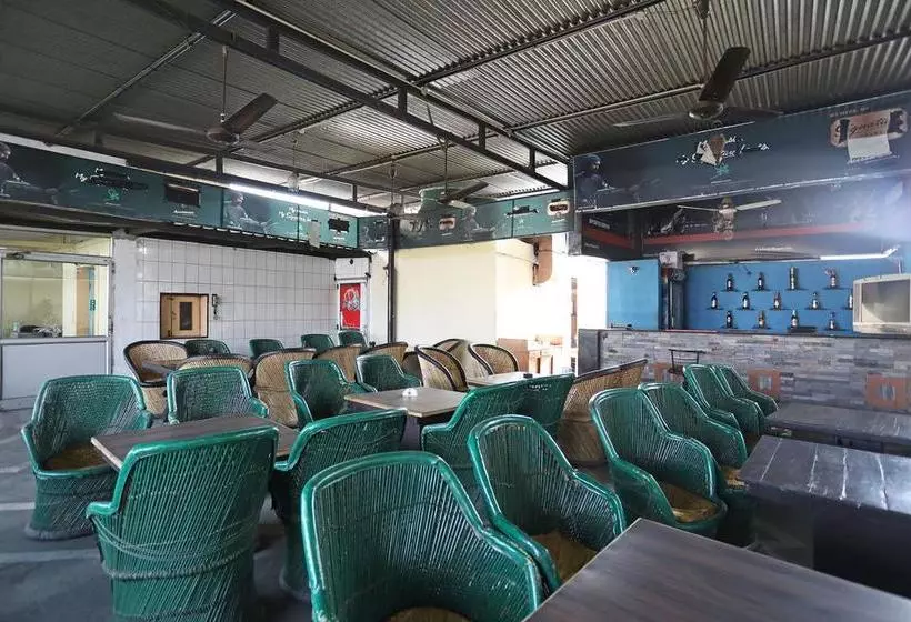 Oyo 10282 Hotel Rishi
