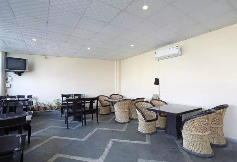 Oyo 10282 Hotel Rishi