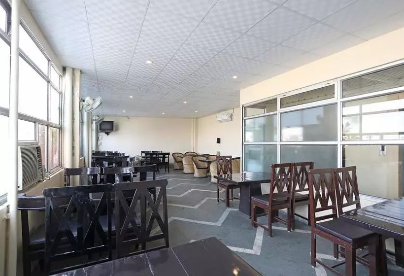 Oyo 10282 Hotel Rishi