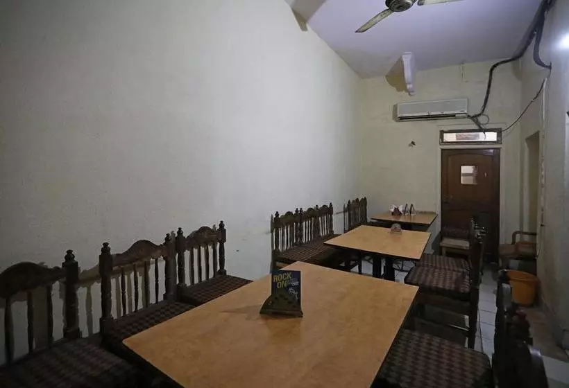 Oyo 10282 Hotel Rishi