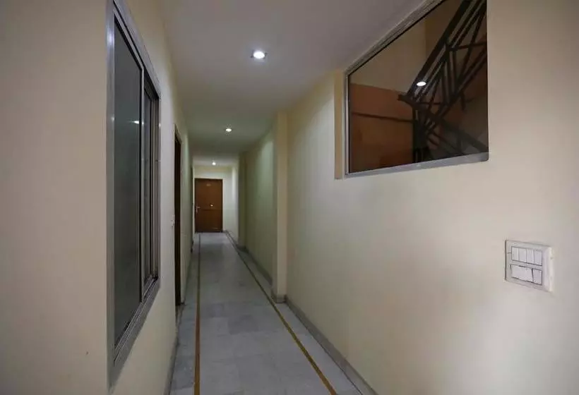 Oyo 10282 Hotel Rishi