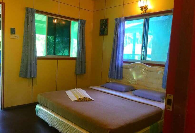 Sukau Backpackers B&b