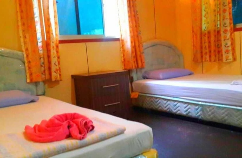Sukau Backpackers B&b