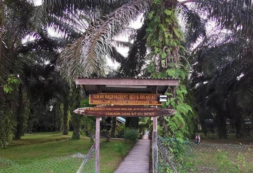 Sukau Backpackers B&b