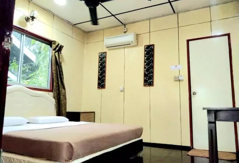 Sukau Backpackers B&b