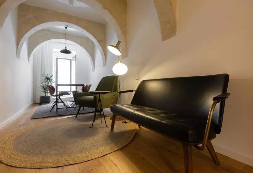 هتل Merchant Suites
