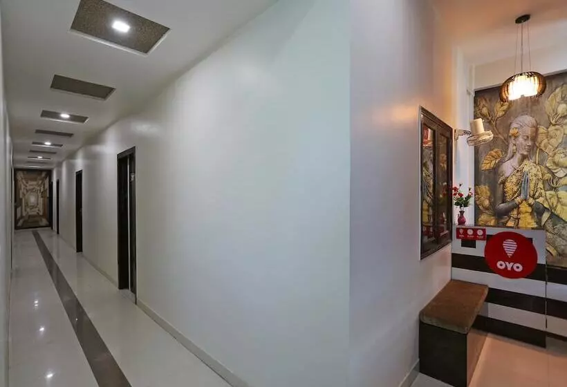 Hotelli Oyo 13475 Kn Plaza