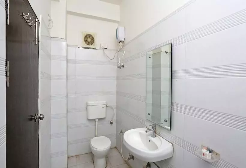 Hotelli Oyo 13475 Kn Plaza