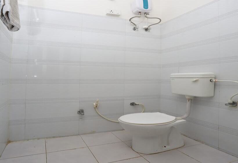 בית מלון כפרי Oyo 13475 Kn Plaza