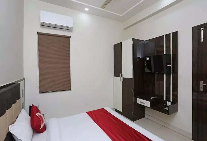 Hotelli Oyo 13475 Kn Plaza