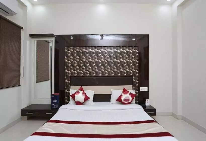 Hotelli Oyo 13475 Kn Plaza