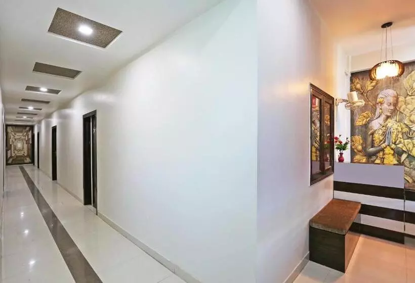 Hotelli Oyo 13475 Kn Plaza