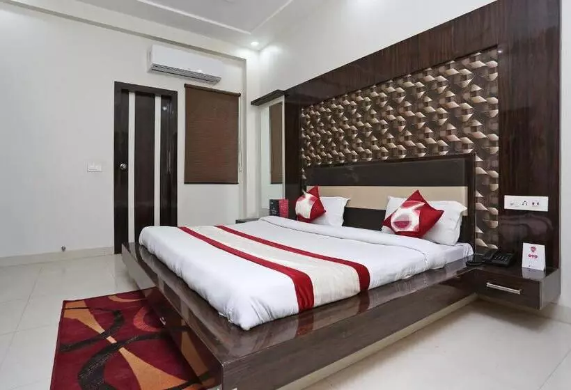 Hotelli Oyo 13475 Kn Plaza