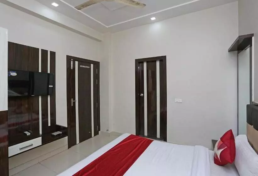 Hotelli Oyo 13475 Kn Plaza