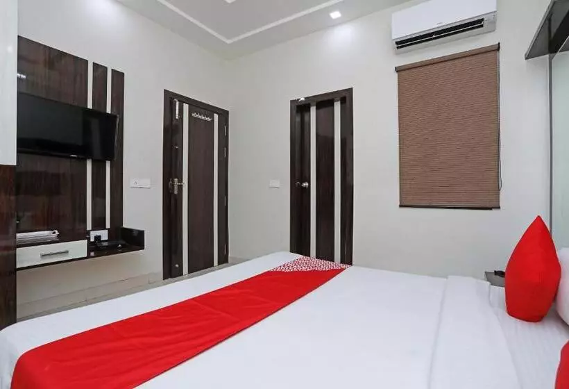 Hotelli Oyo 13475 Kn Plaza