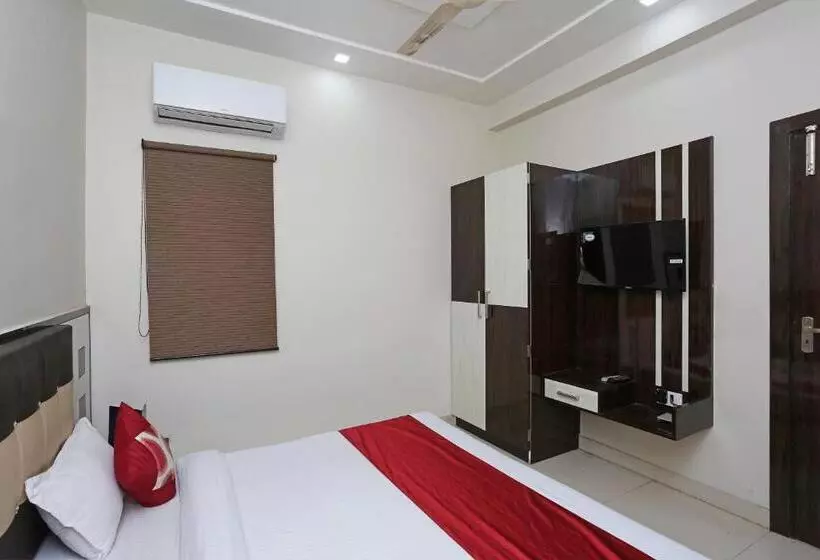 Hotelli Oyo 13475 Kn Plaza