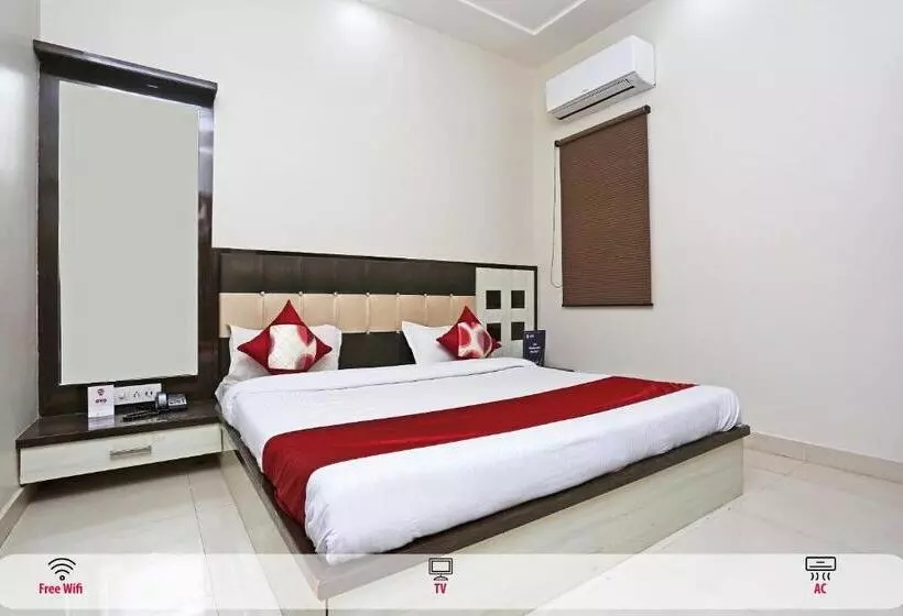 Hotelli Oyo 13475 Kn Plaza