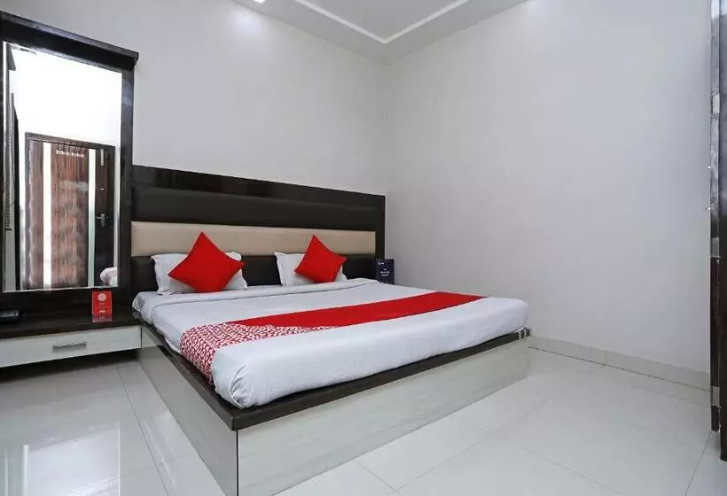 Hotelli Oyo 13475 Kn Plaza