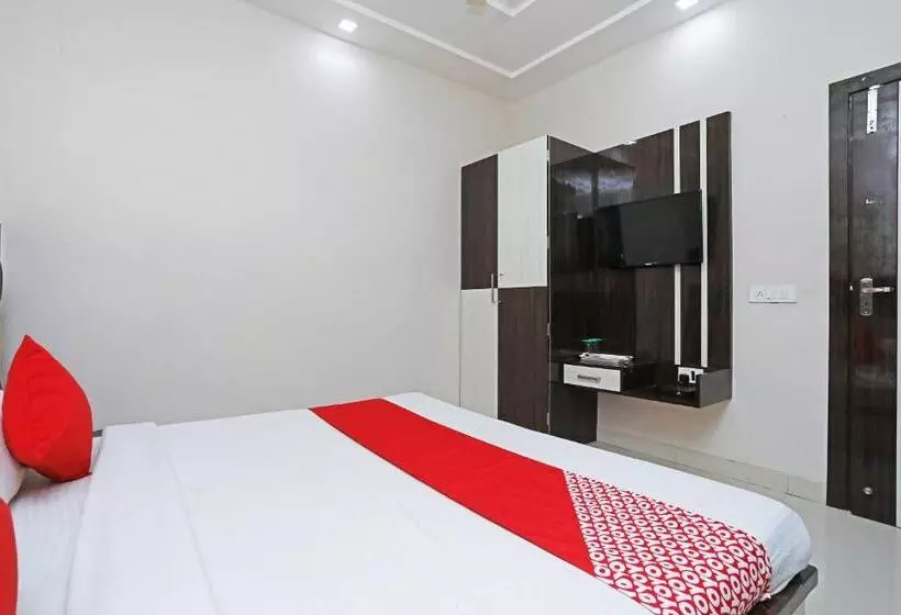 Hotelli Oyo 13475 Kn Plaza