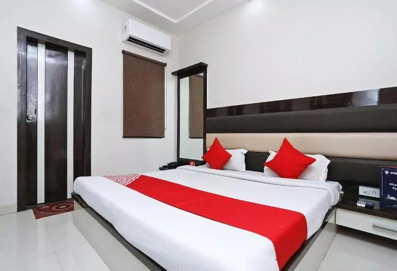 Hotelli Oyo 13475 Kn Plaza