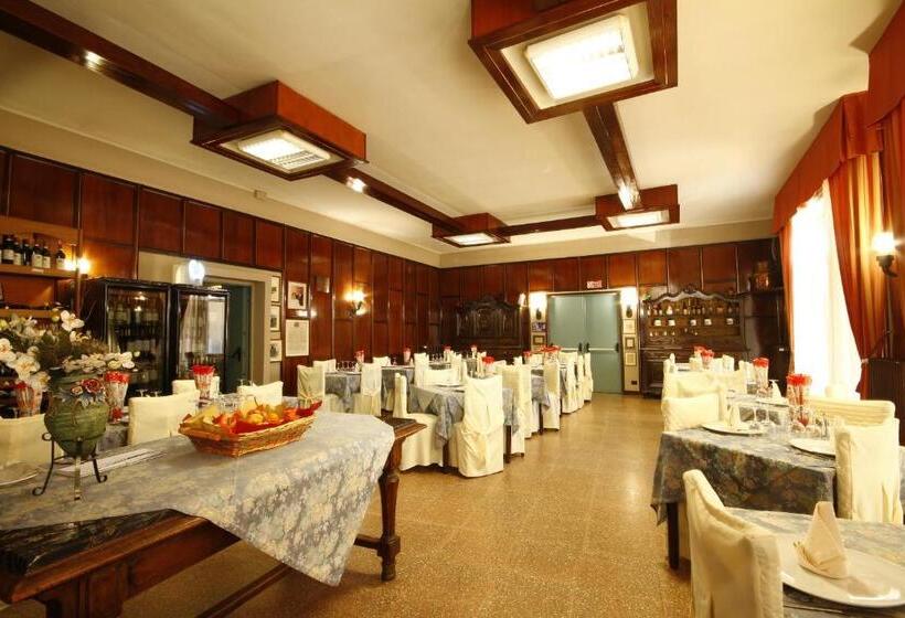 Отель Ristorante Vittoria