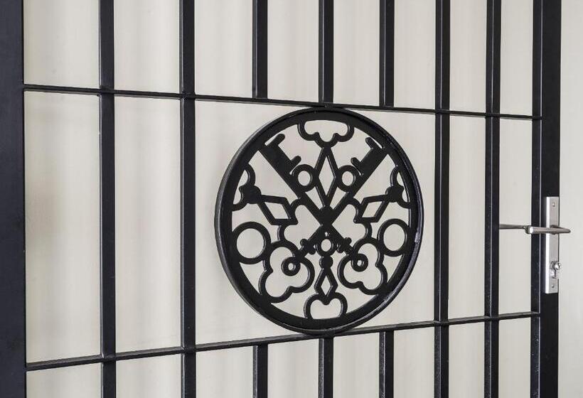 Treasures Hotel And Suites