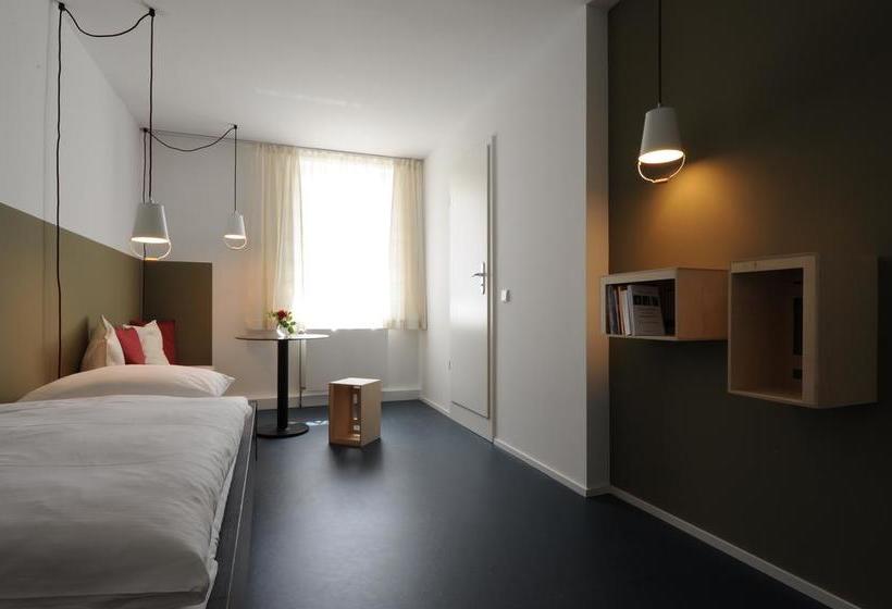 Отель Seminar & Gästehaus Burghof Stauf