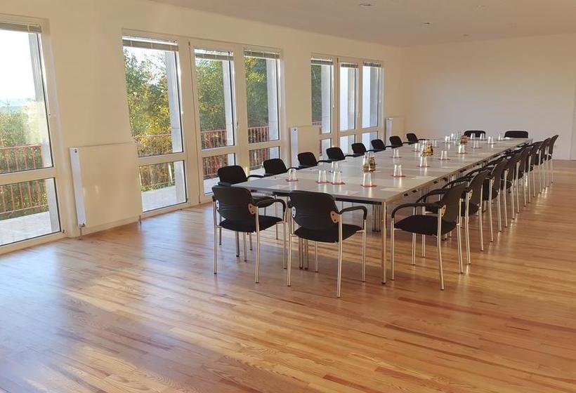 Отель Seminar & Gästehaus Burghof Stauf