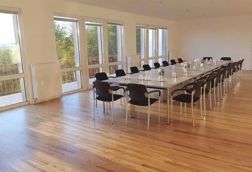 ホテル Seminar & Gästehaus Burghof Stauf