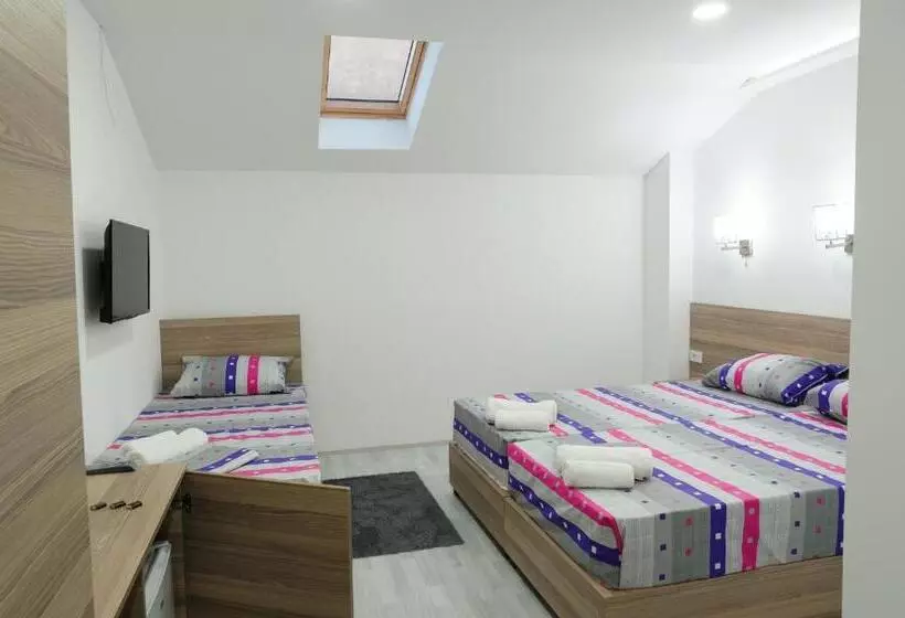 Atina Lux Hostel