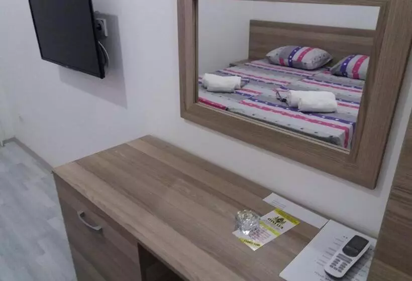 Atina Lux Hostel