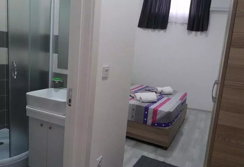 Atina Lux Hostel