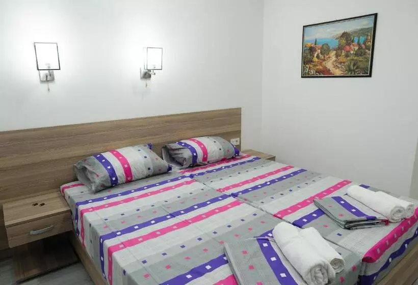 Atina Lux Hostel