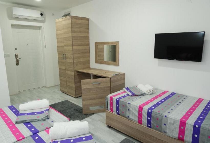 Atina Lux Hostel