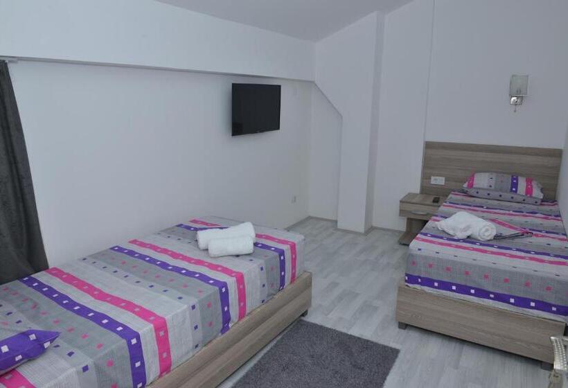Atina Lux Hostel