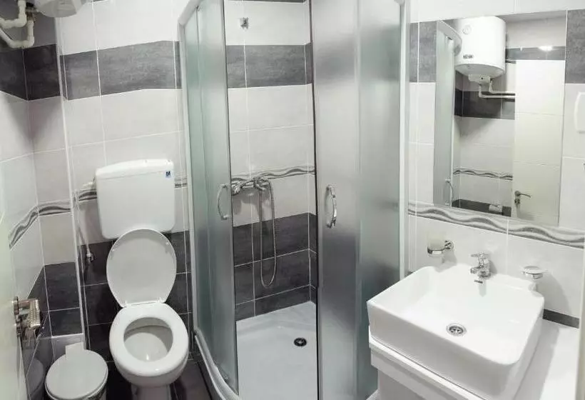 Atina Lux Hostel