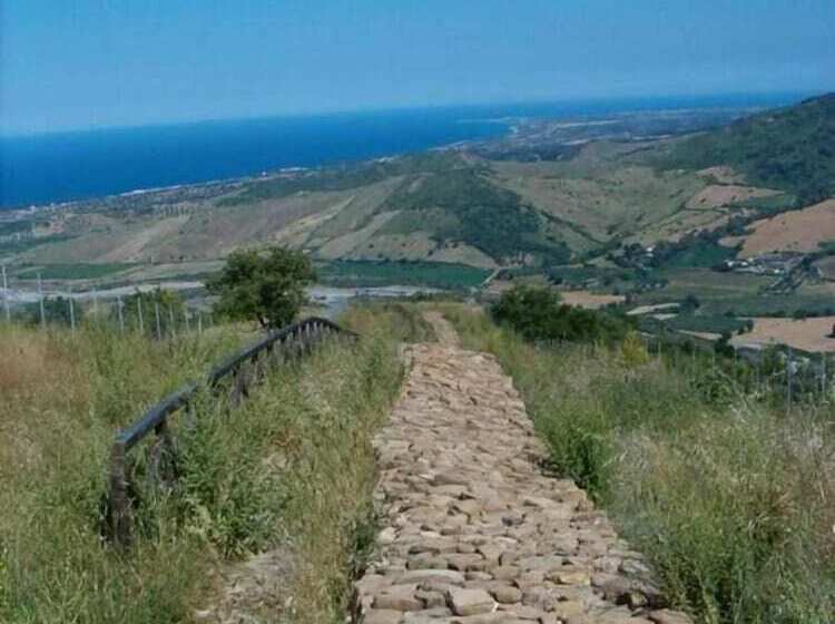 تختخواب و صبحانه La Vita è Bella