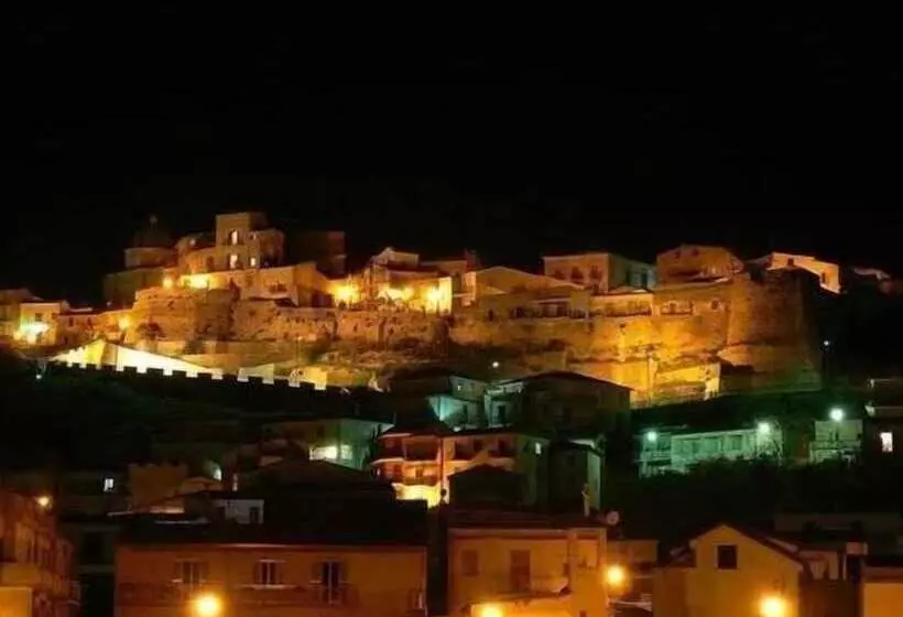 تختخواب و صبحانه La Vita è Bella