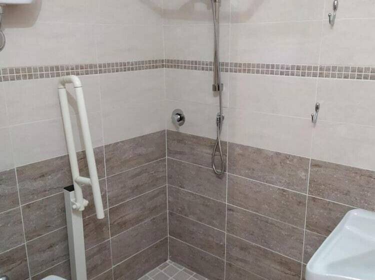 تختخواب و صبحانه La Vita è Bella